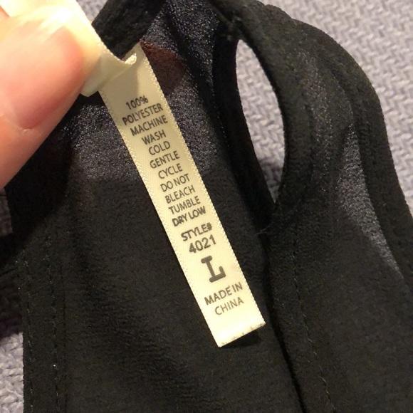 Deep V Back Black Tank Top Size: L - Picture 4 of 4